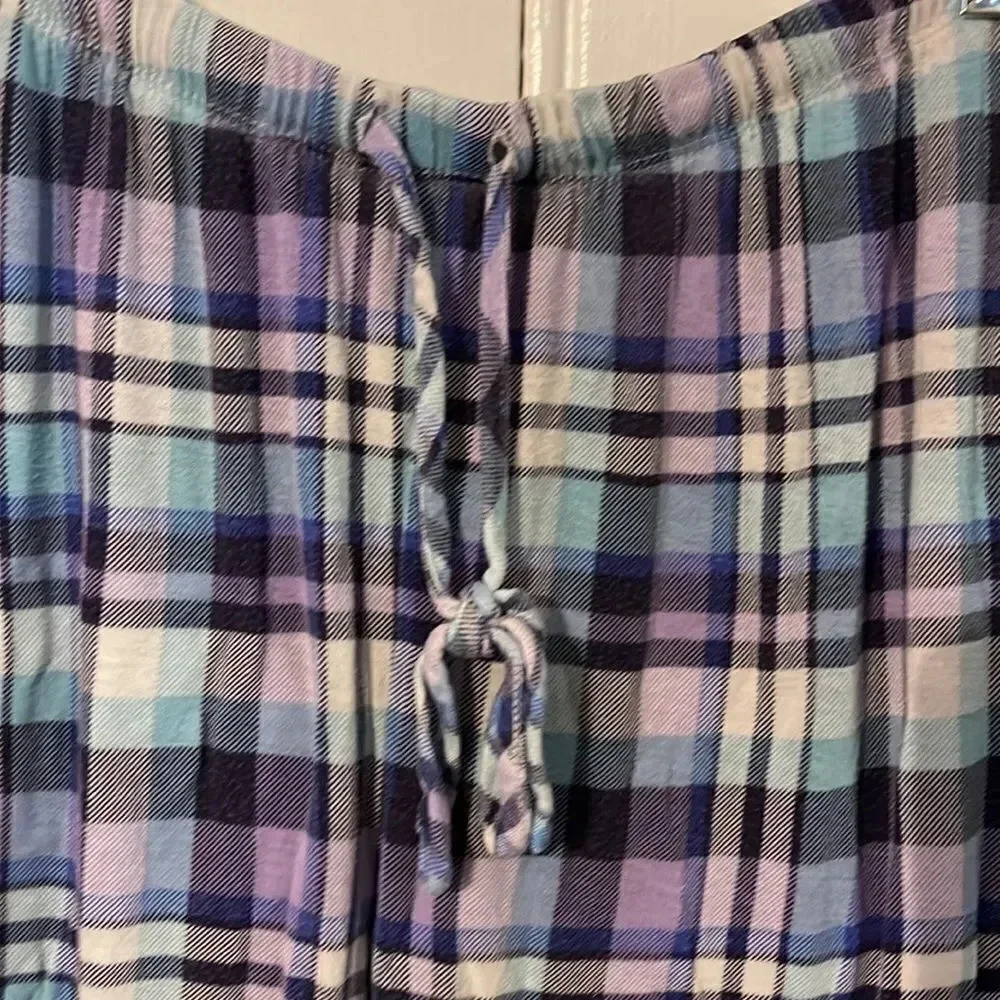 Pajama pants size small mix and match 3 or more 7$ items and get them 3/$12🎉